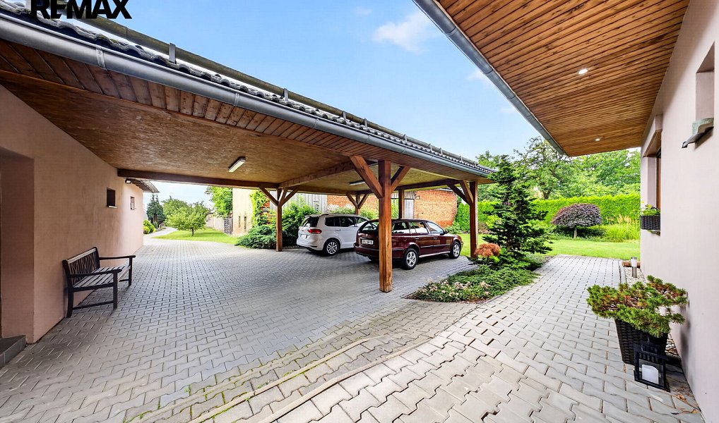 Prodej domu 252 m² s pozemkem 1 767 m², Holasovice – náhled fotky 18