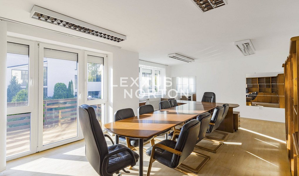 Pronájem domu 273 m² s pozemkem 824 m², Praha – náhled fotky 2