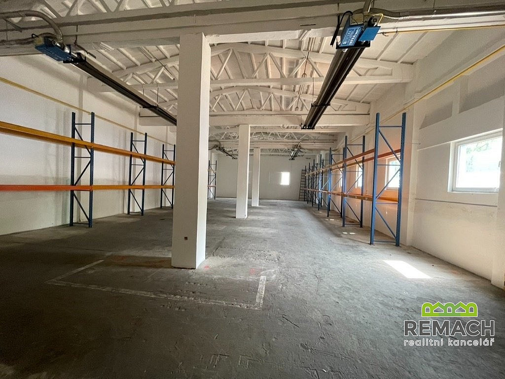 Pronájem skladovacích prostor 300 m² – fotografie 3