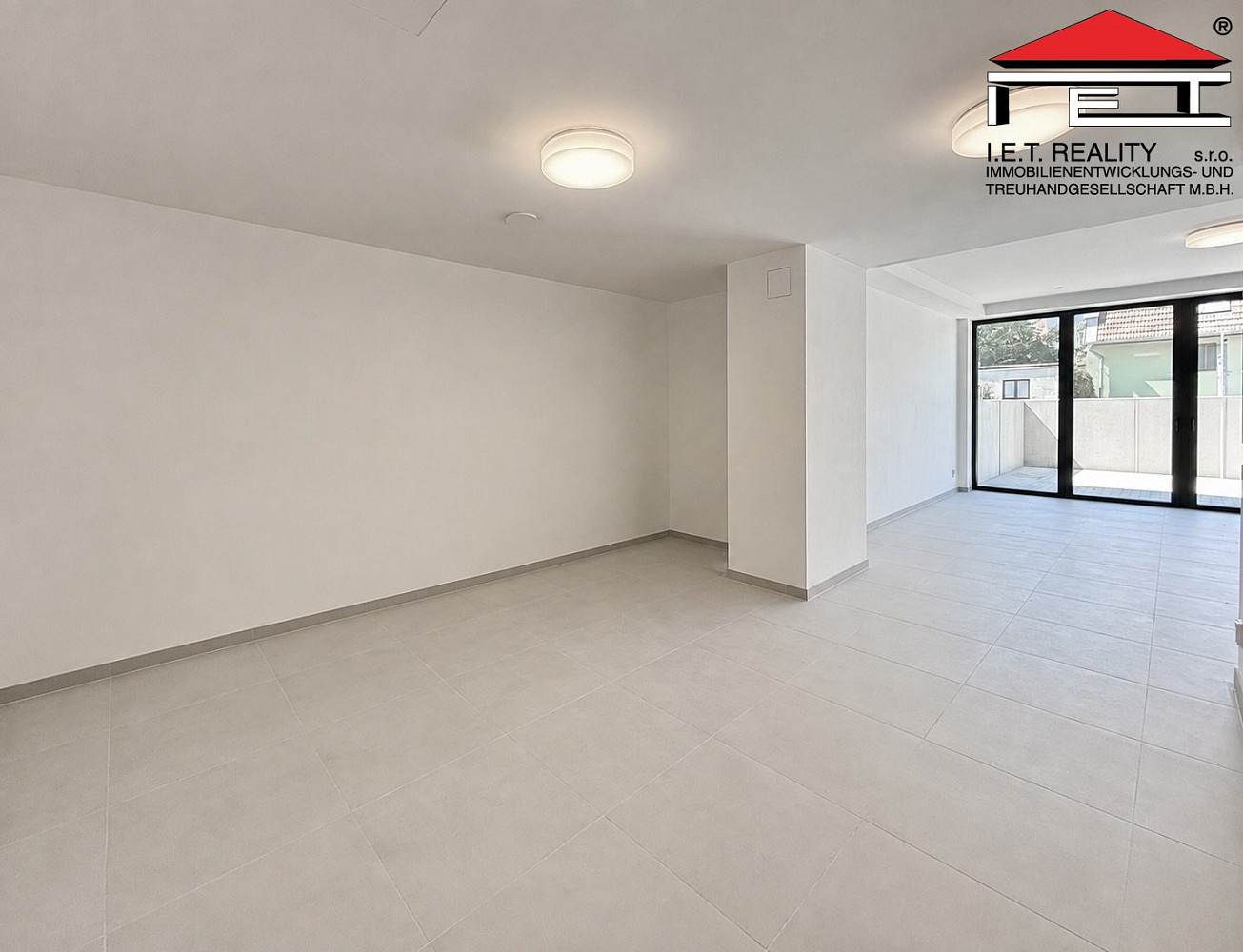 Pronájem obchodních prostor 55 m² – fotografie 3