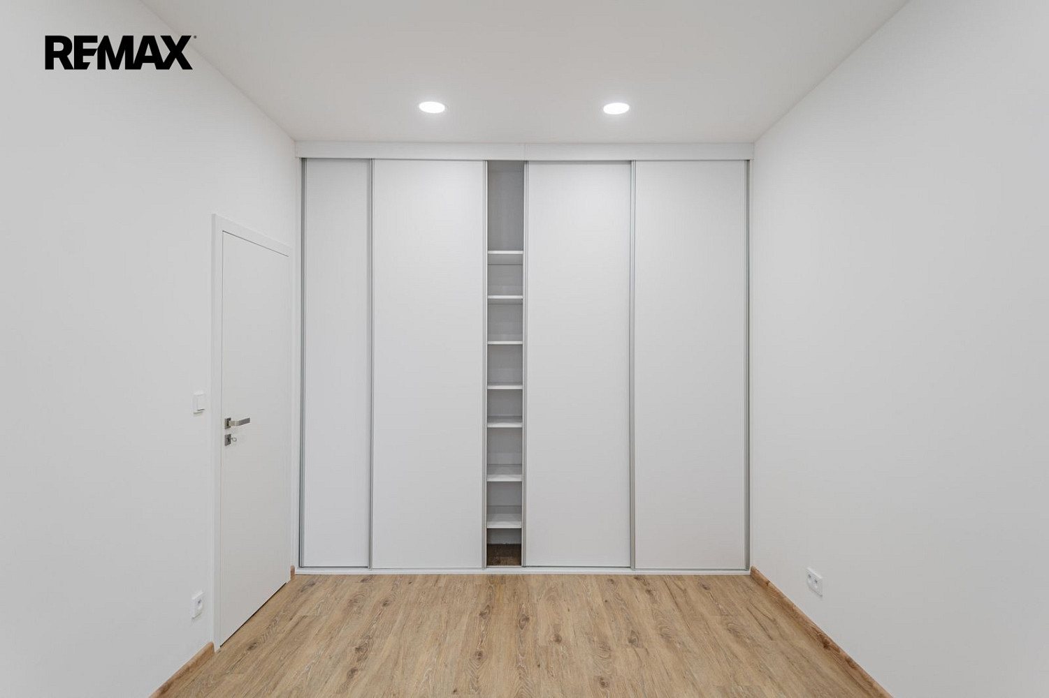 Pronájem bytu 2+kk 58 m² – fotografie 3