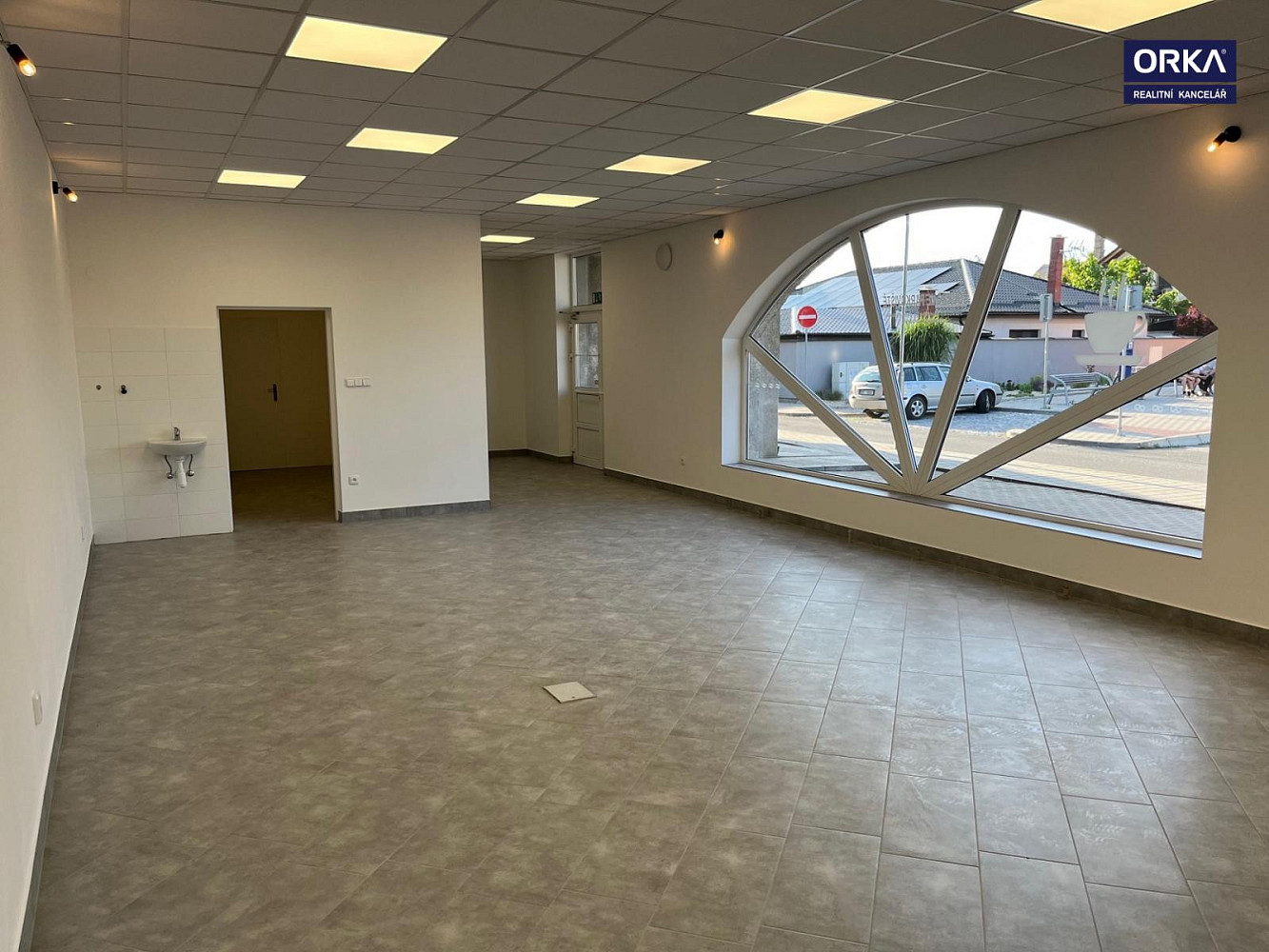 Pronájem obchodních prostor 65 m²