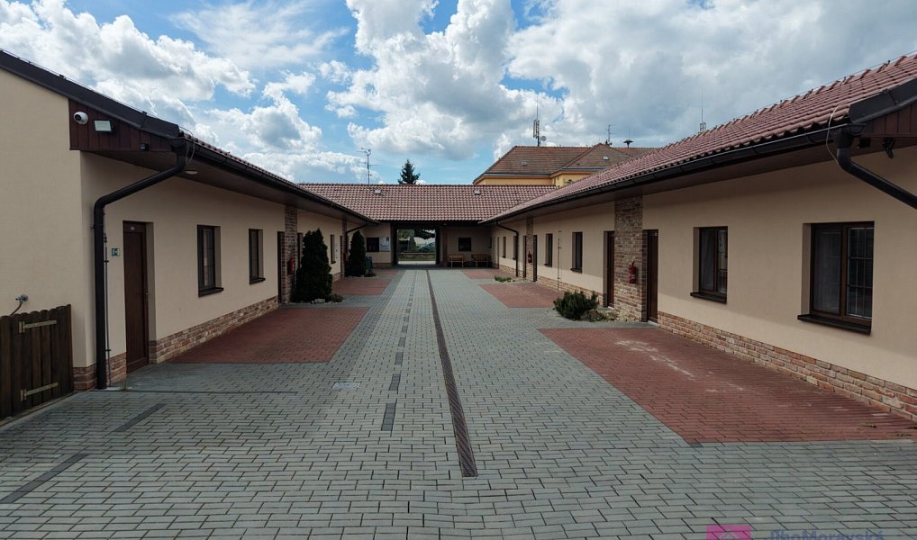 Prodej ubytovacího objektu 664 m², Bulhary – náhled fotky 8