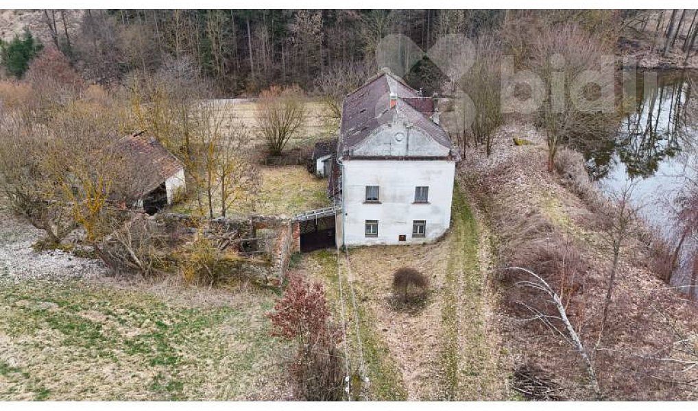Prodej domu 950 m² s pozemkem 24 944 m², Jankov – náhled fotky 9
