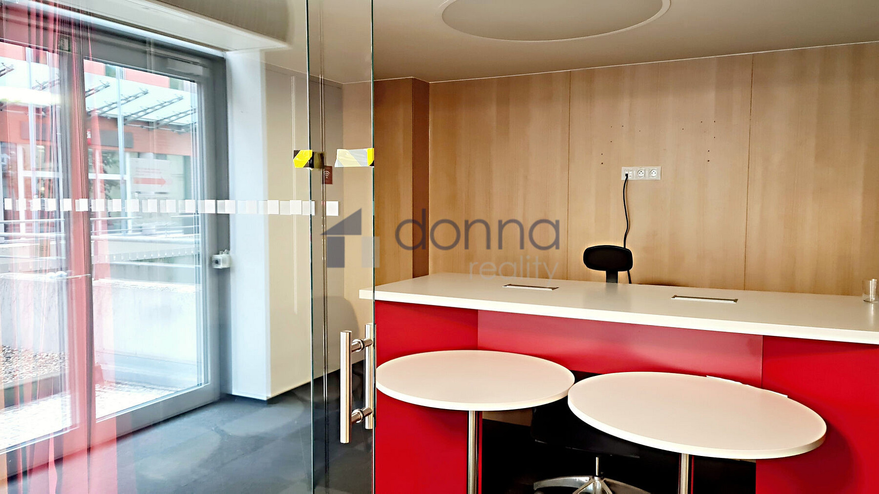 Pronájem obchodních prostor 194 m² – fotografie 2