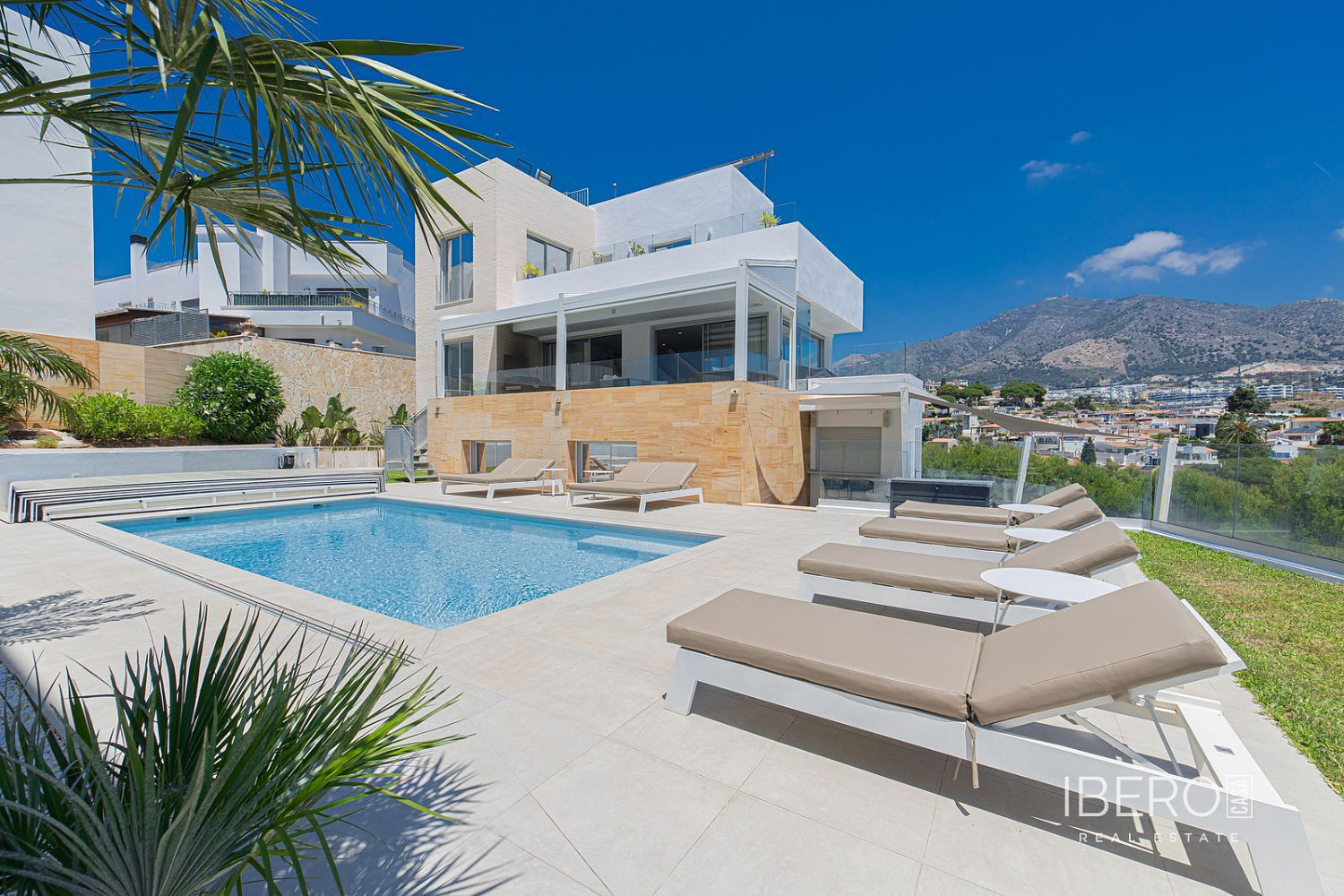 Prodej domu 331 m² s pozemkem 600 m²