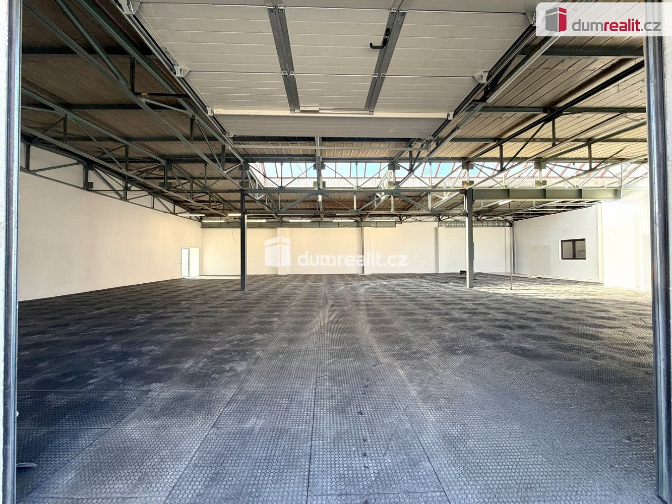 Pronájem skladovacích prostor 474 m²