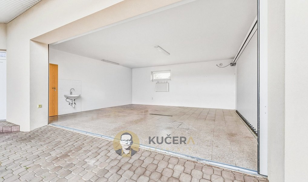 Prodej domu 488 m² s pozemkem 1 376 m², Jesenice – náhled fotky 23