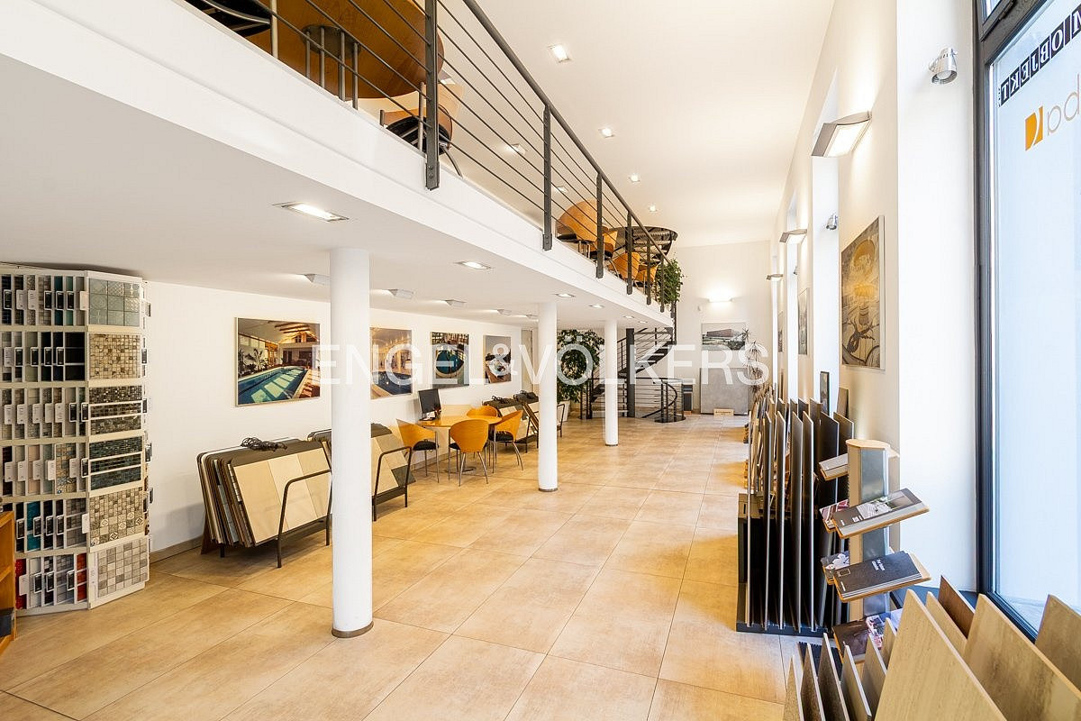 Pronájem obchodních prostor 364 m² – fotografie 2