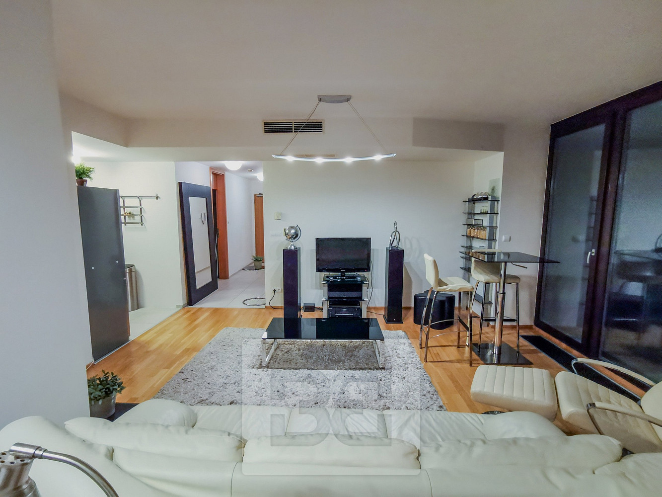 Pronájem bytu 2+kk 63 m² – pohled 3