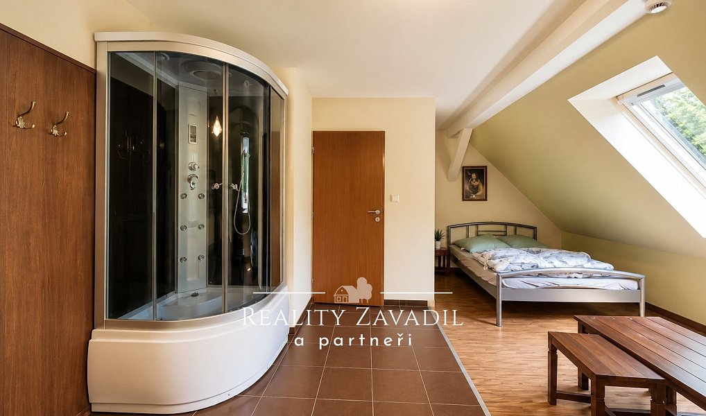 Prodej ubytovacího objektu 322 m², Vysoká – náhled fotky 30