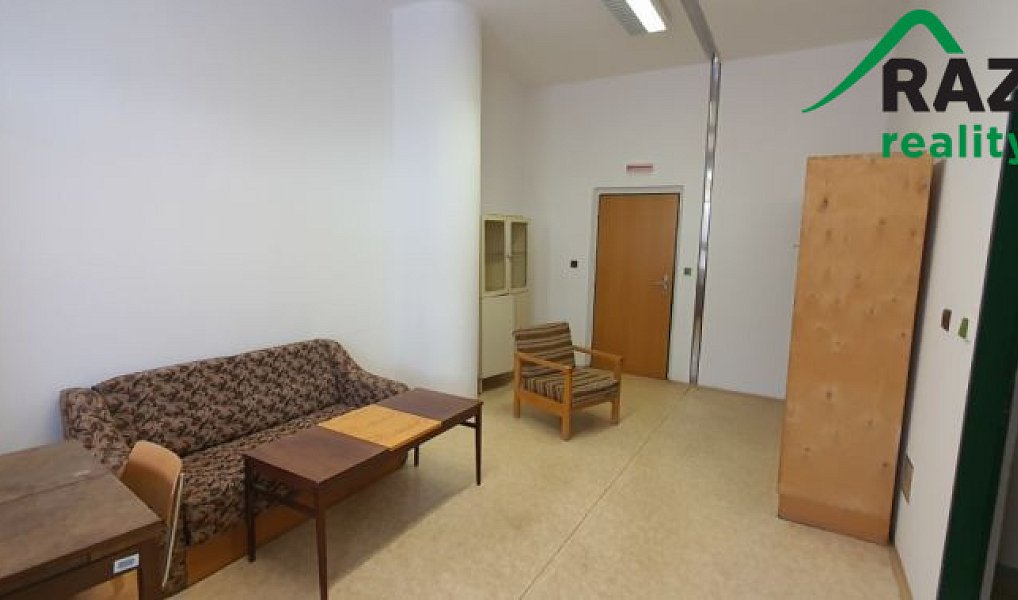 Pronájem kanceláře 54 m², Planá – náhled fotky 6