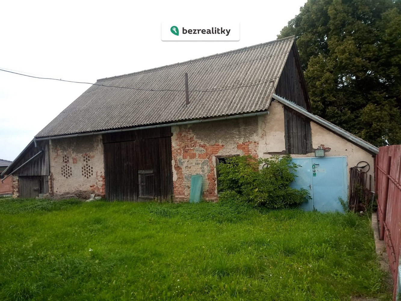 Prodej stavebního pozemku 910 m² – fotografie 2