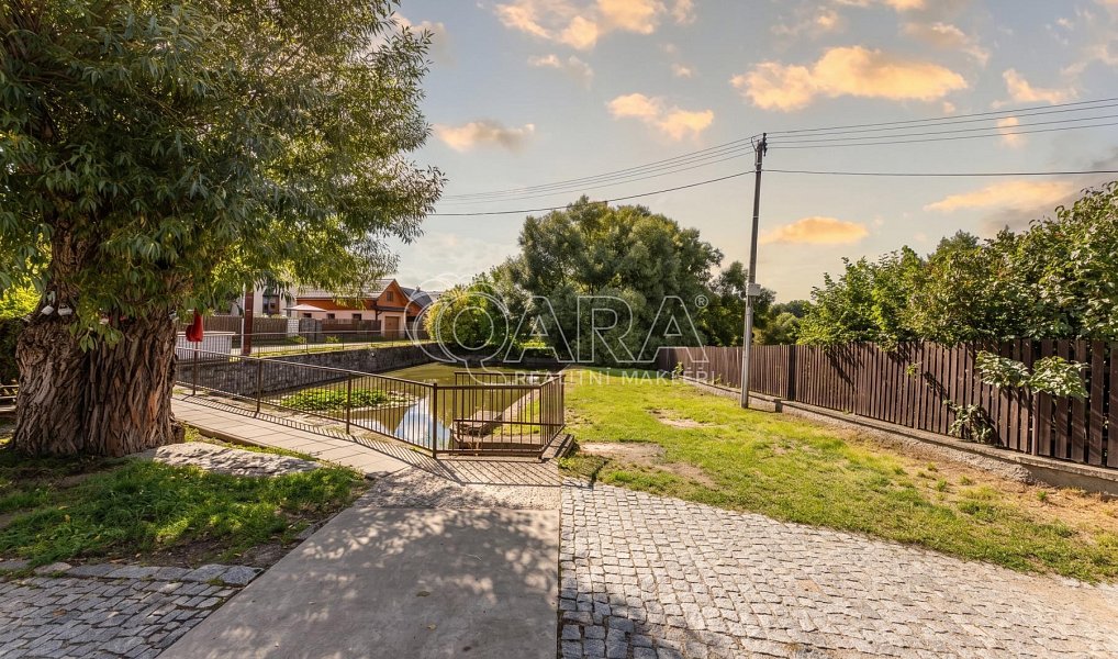 Prodej stavebního pozemku 1 555 m², Krhanice – náhled fotky 9
