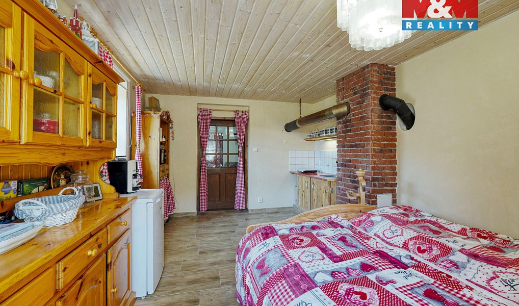 Prodej ubytovacího objektu 359 m², Strážov – náhled fotky 13