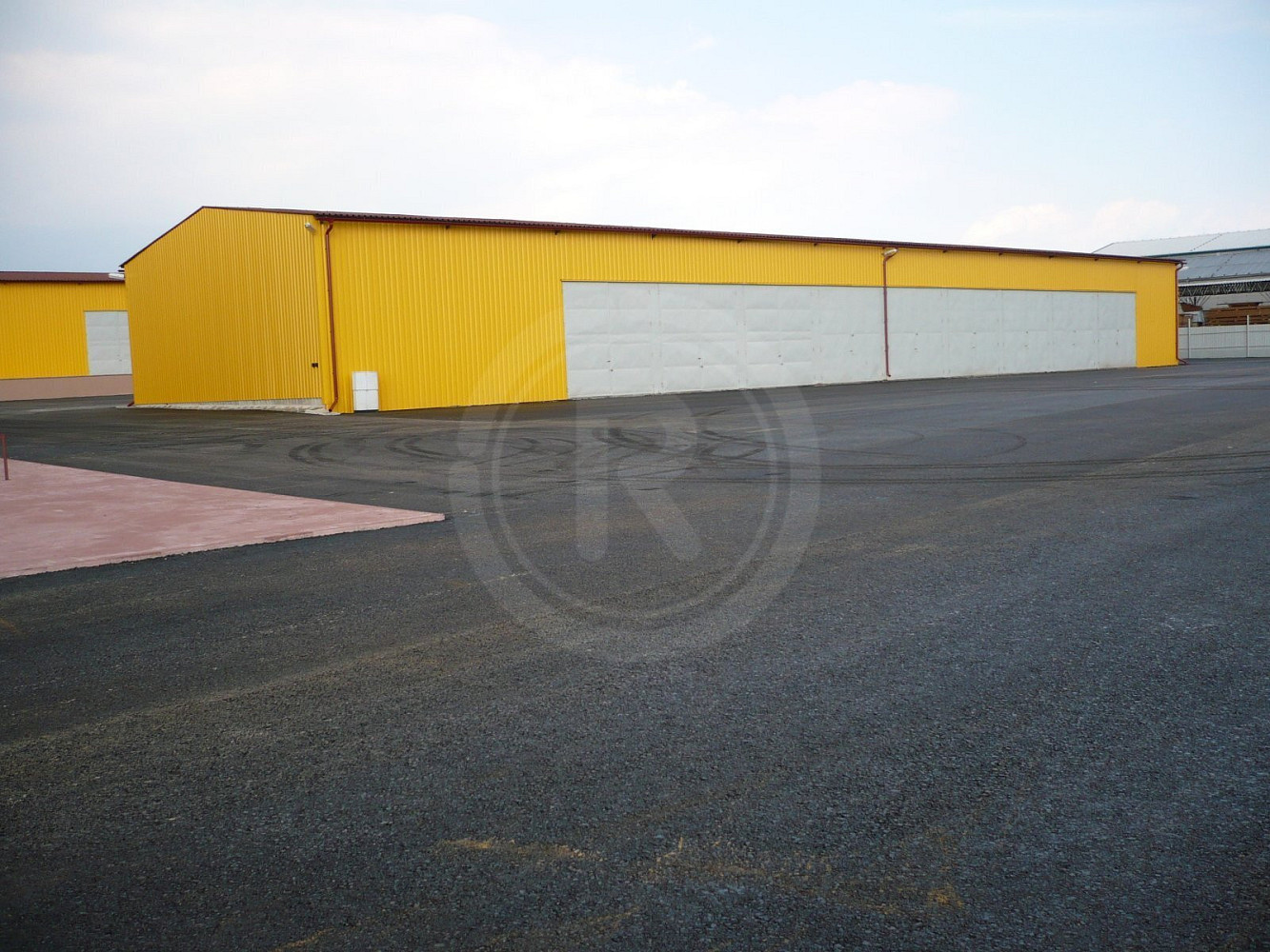 Pronájem skladovacích prostor 825 m²