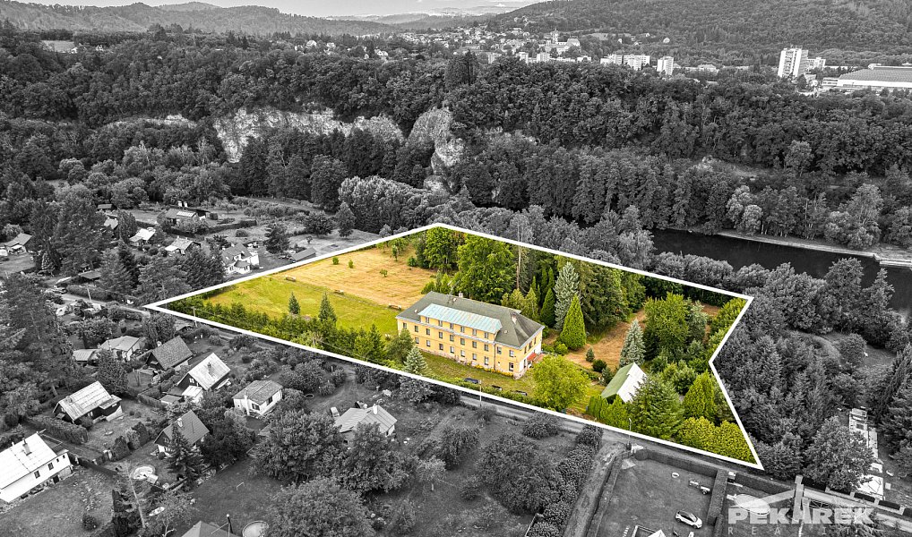 Prodej ubytovacího objektu 1 400 m², Samopše – náhled fotky 36