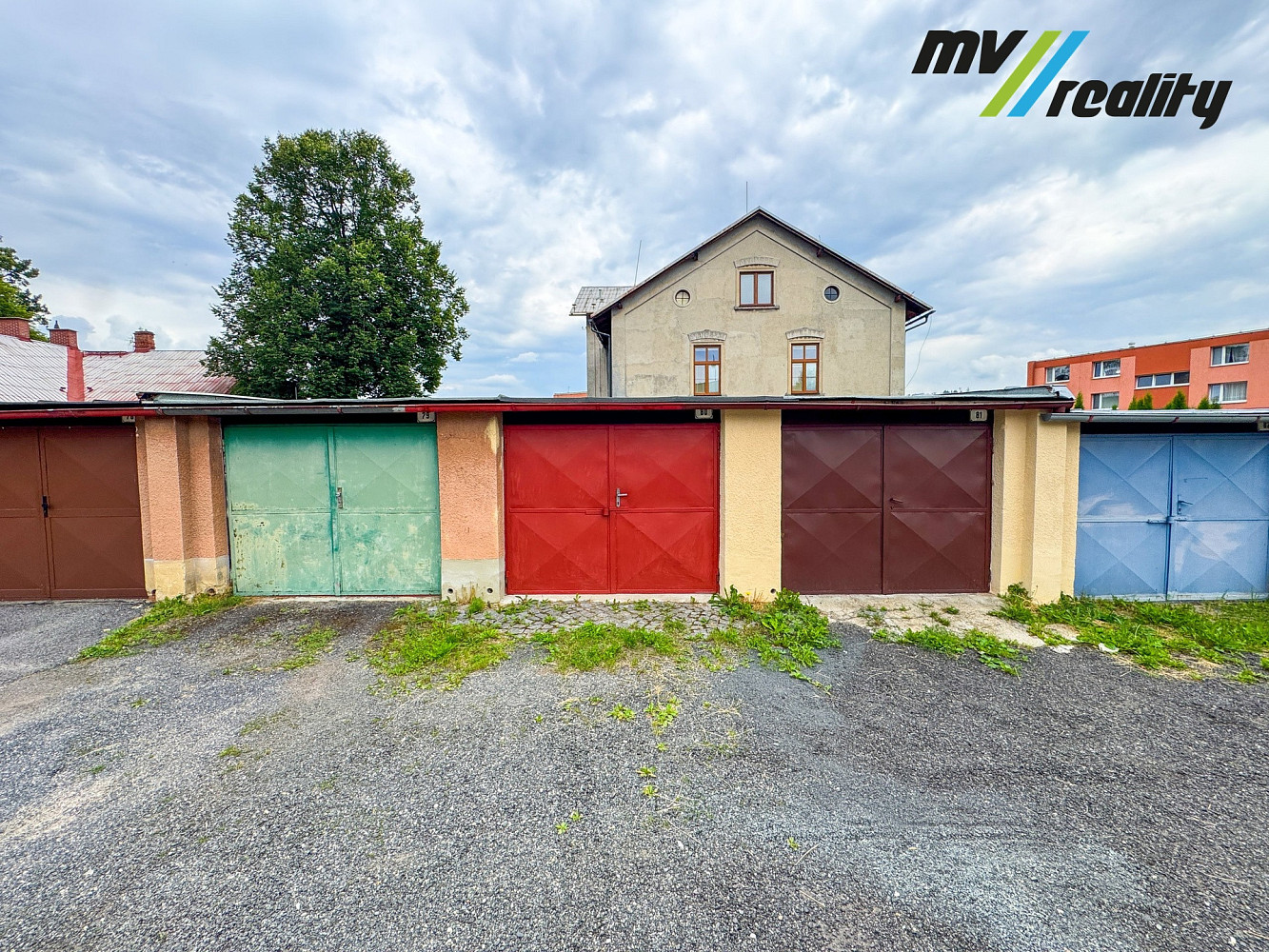 Český dub, prodej řadové garáže 16 m2
