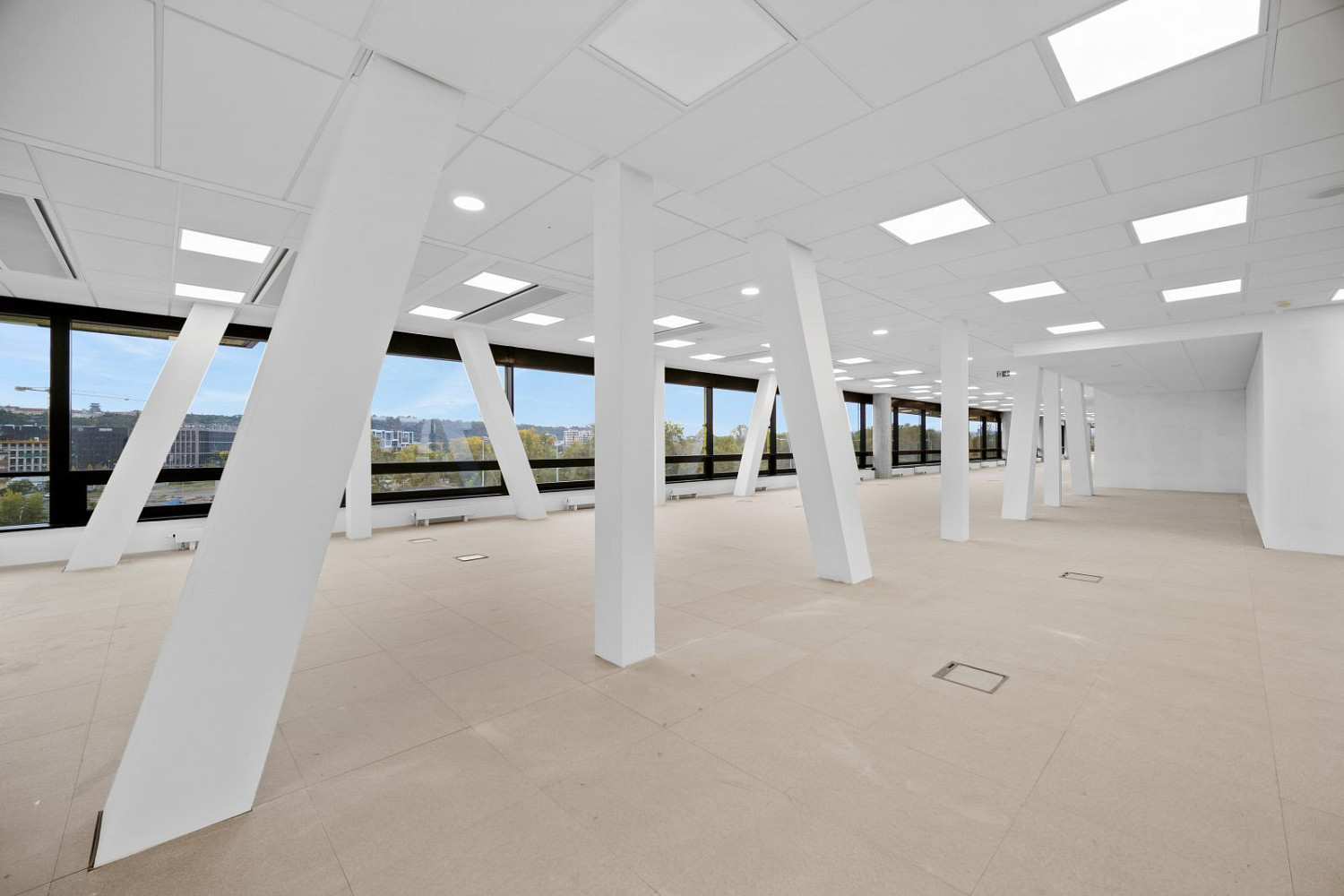 Pronájem kanceláře 573 m² – fotografie 3