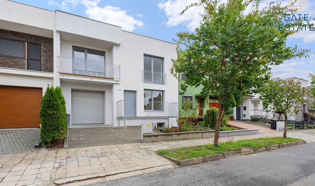 Prodej domu 217 m² s pozemkem 270 m², Holešov – fotka 1 z 37