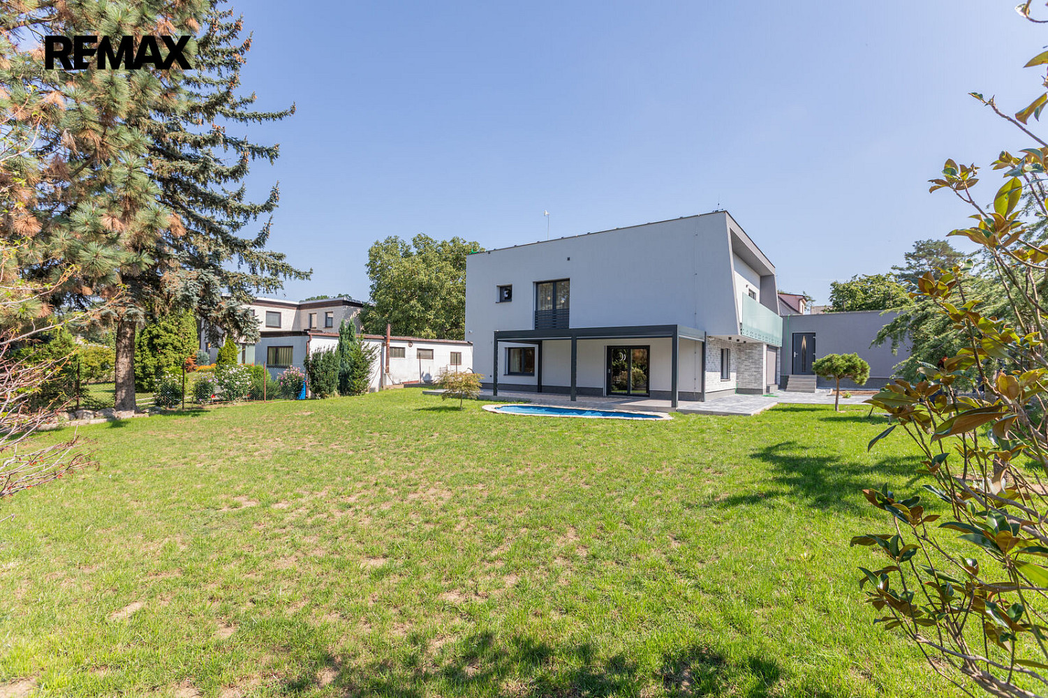 Prodej domu 244 m² s pozemkem 810 m² – fotografie 3