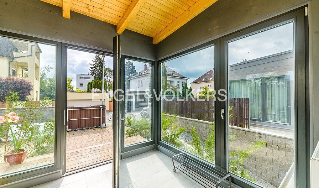 Pronájem domu 140 m² s pozemkem 218 m², Praha – náhled fotky 3