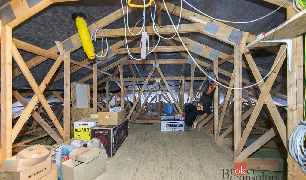 Prodej domu 196 m² s pozemkem 876 m², Loket – náhled fotky 19