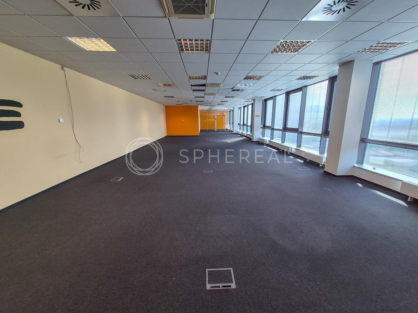 Pronájem kanceláře 202 m² — photo 2