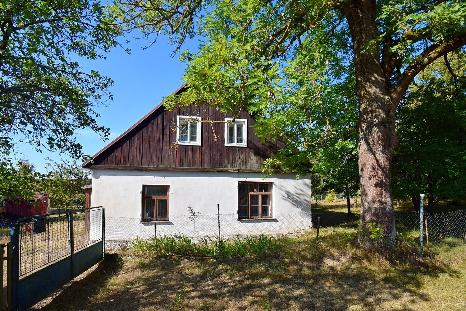 Prodej domu 100 m² s pozemkem 1 222 m²