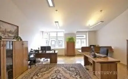 Pronájem kanceláře 466 m²