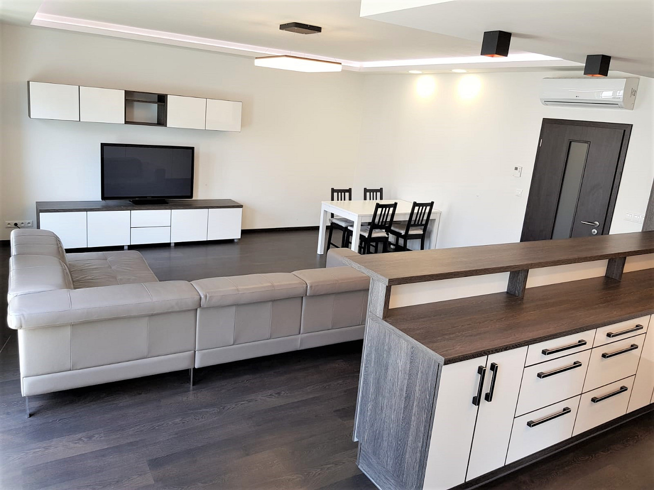 Pronájem bytu 4+kk 119 m² – fotografie 4