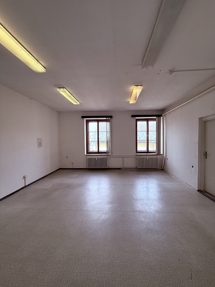 Pronájem kanceláře 77 m² – fotografie 3