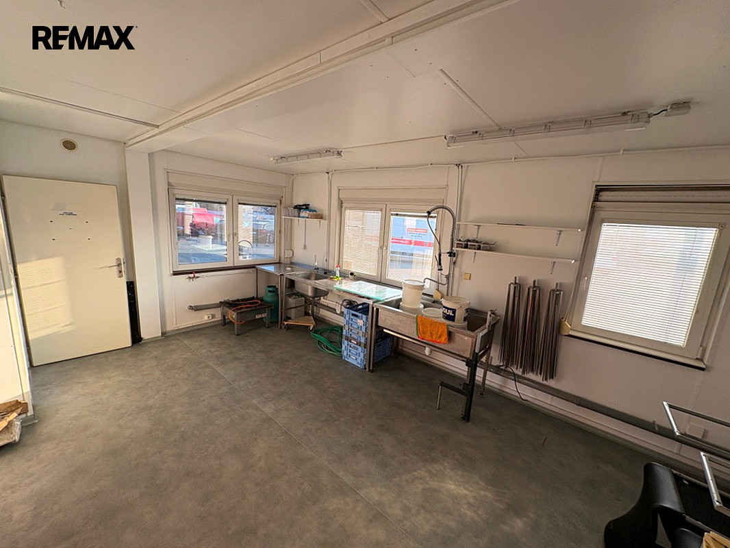 Pronájem obchodních prostor 150 m² – fotografie 3
