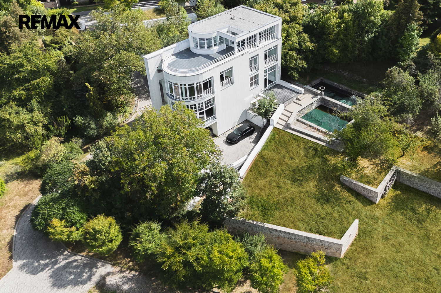 Prodej domu 323 m² s pozemkem 5 705 m²