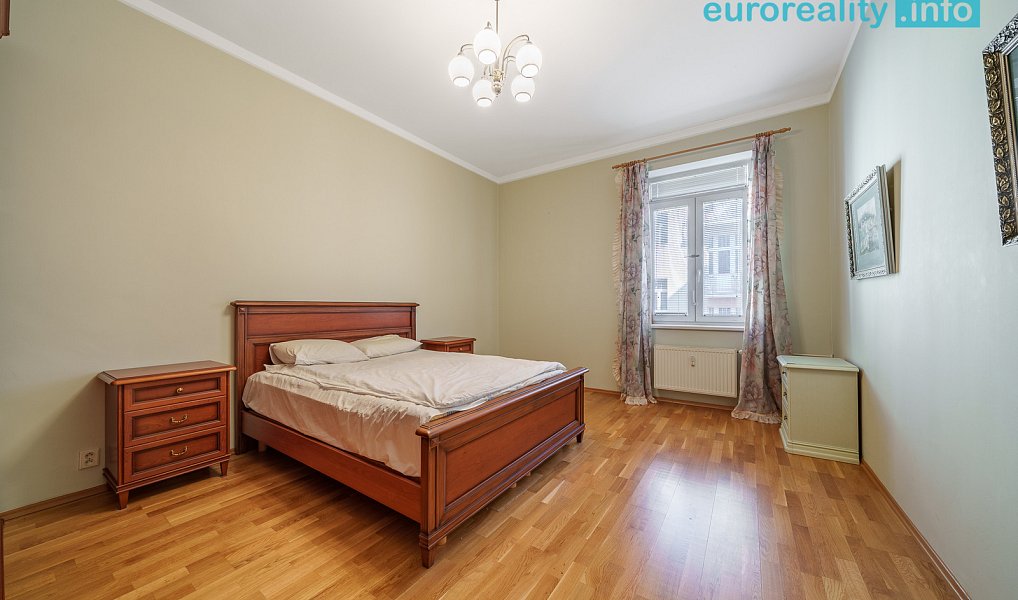 Prodej bytu 2+1 80 m², Karlovy Vary – náhled fotky 2