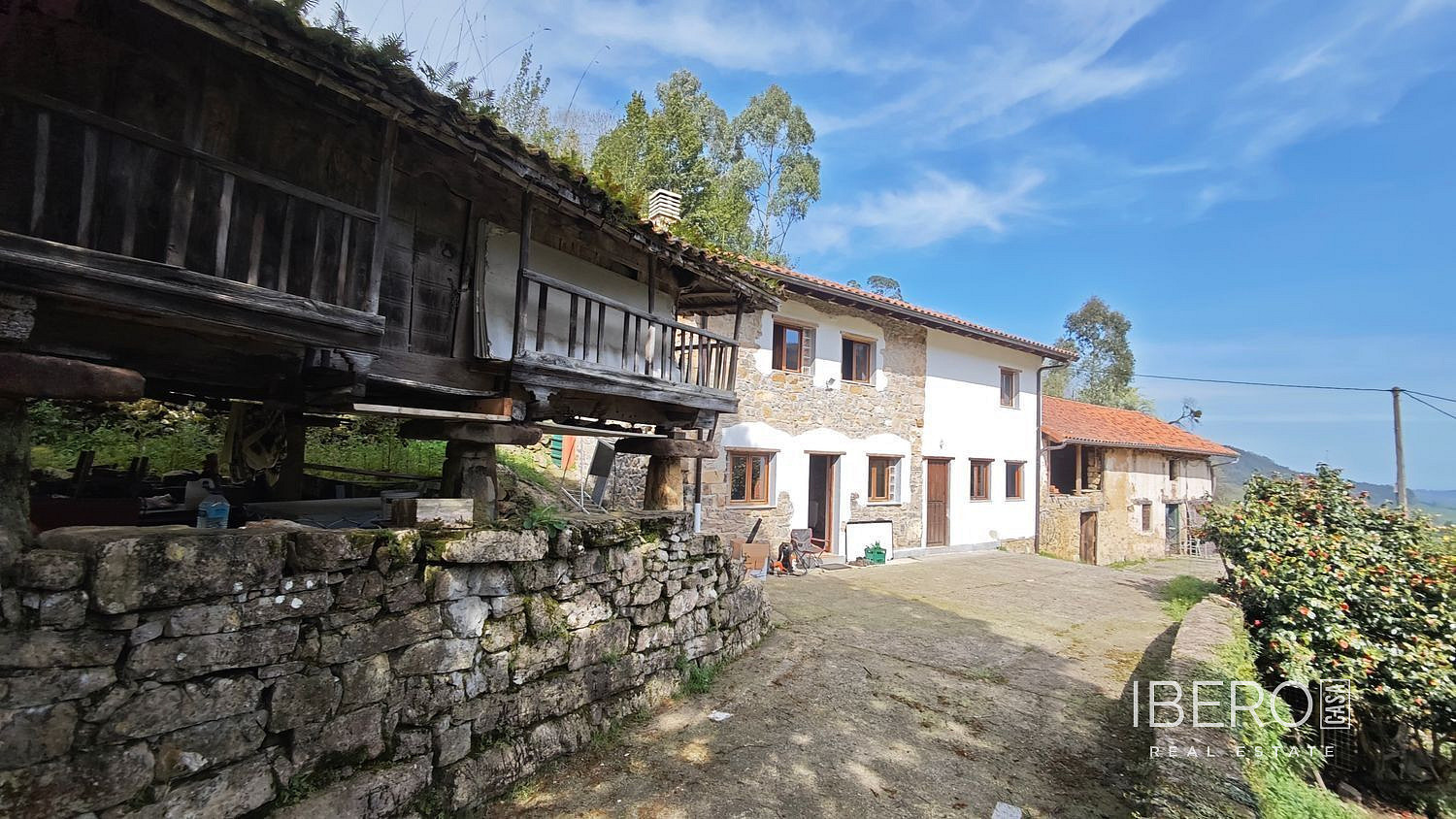 Prodej domu 90 000 m² s pozemkem 90 000 m²