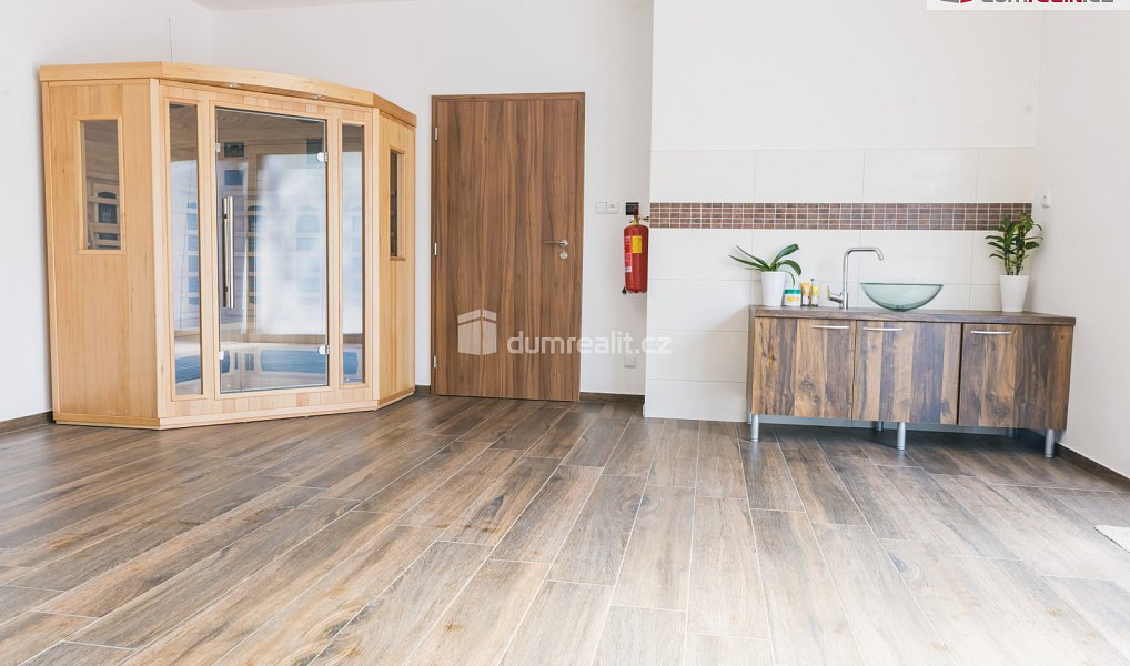 Prodej ubytovacího objektu 300 m², Lednice – náhled fotky 14