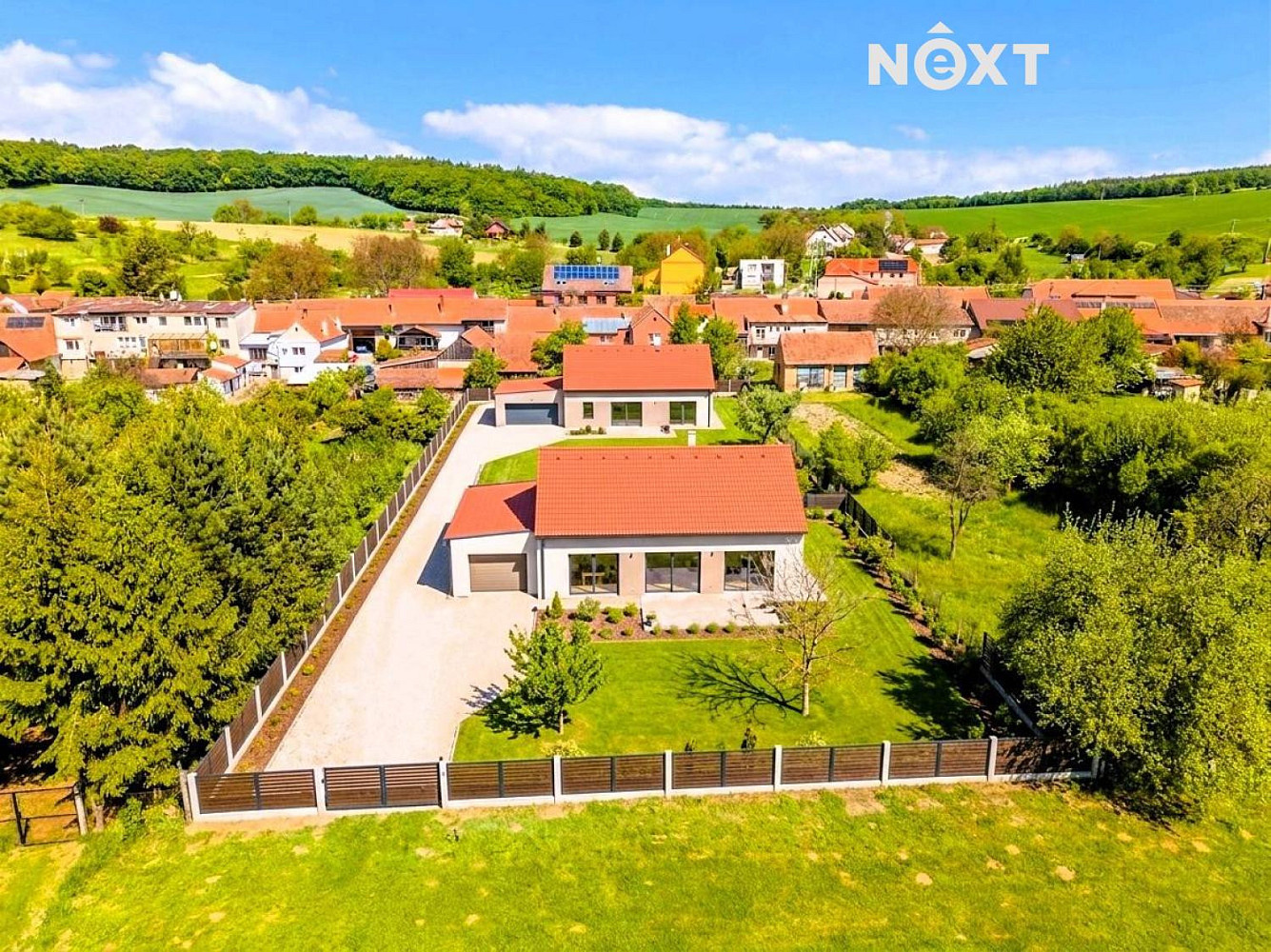 Prodej stavebního pozemku 979 m² – fotografie 2