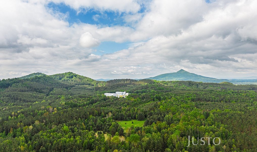 Prodej stavebního pozemku 1 647 m², Hamr na Jezeře – náhled fotky 2