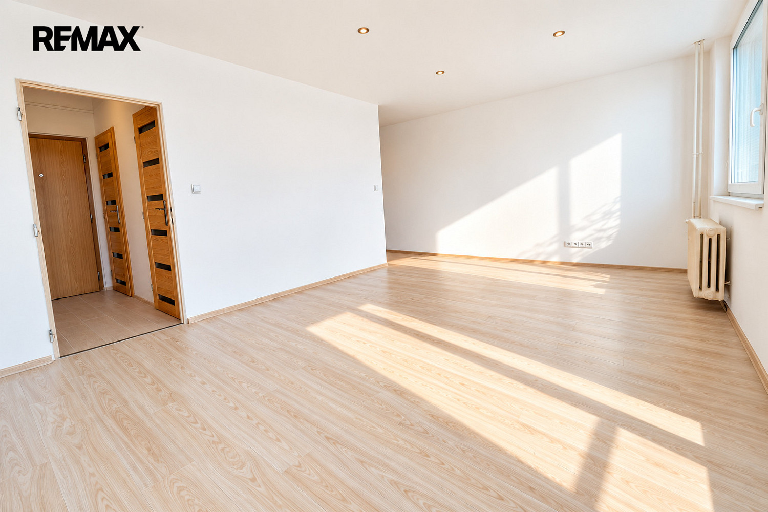 Pronájem bytu 1+kk 34 m² – fotografie 2