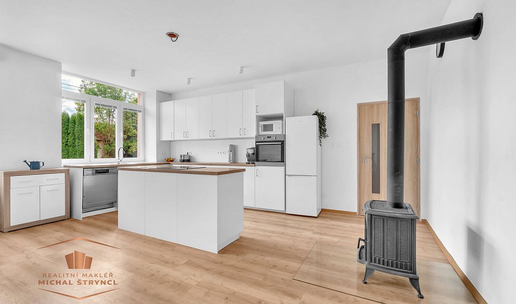 Prodej domu 200 m² s pozemkem 1 044 m², Újezd – náhled fotky 3