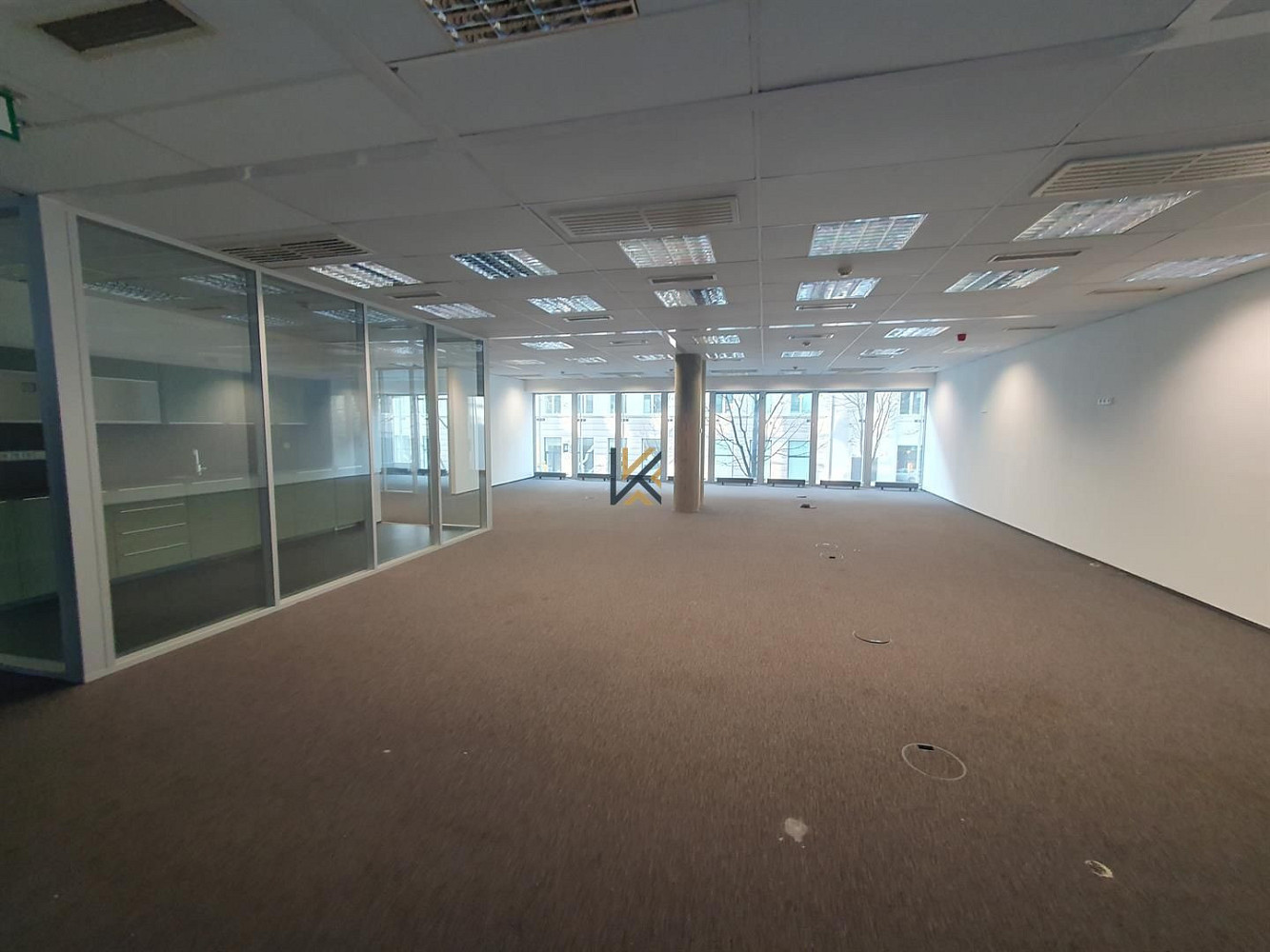 Pronájem kanceláře 321 m² – fotografie 2