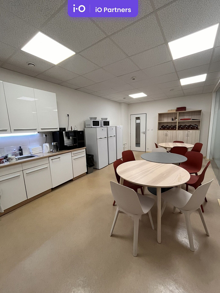 Pronájem kanceláře 1 251 m² – fotografie 2