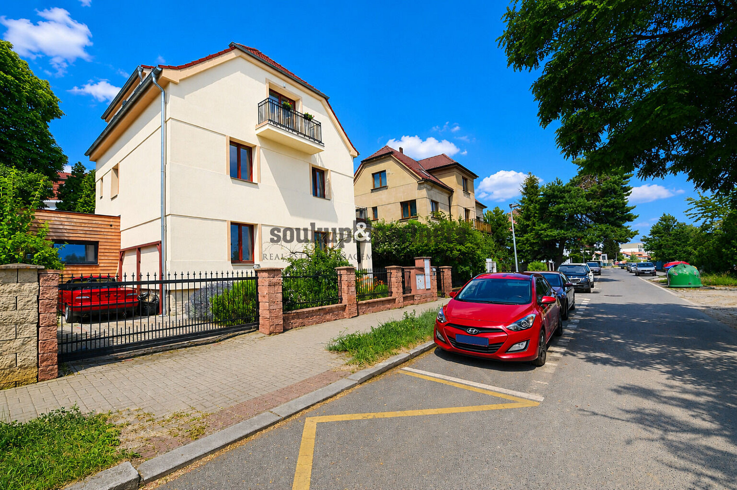 Prodej domu 352 m² s pozemkem 421 m² – fotografie 2