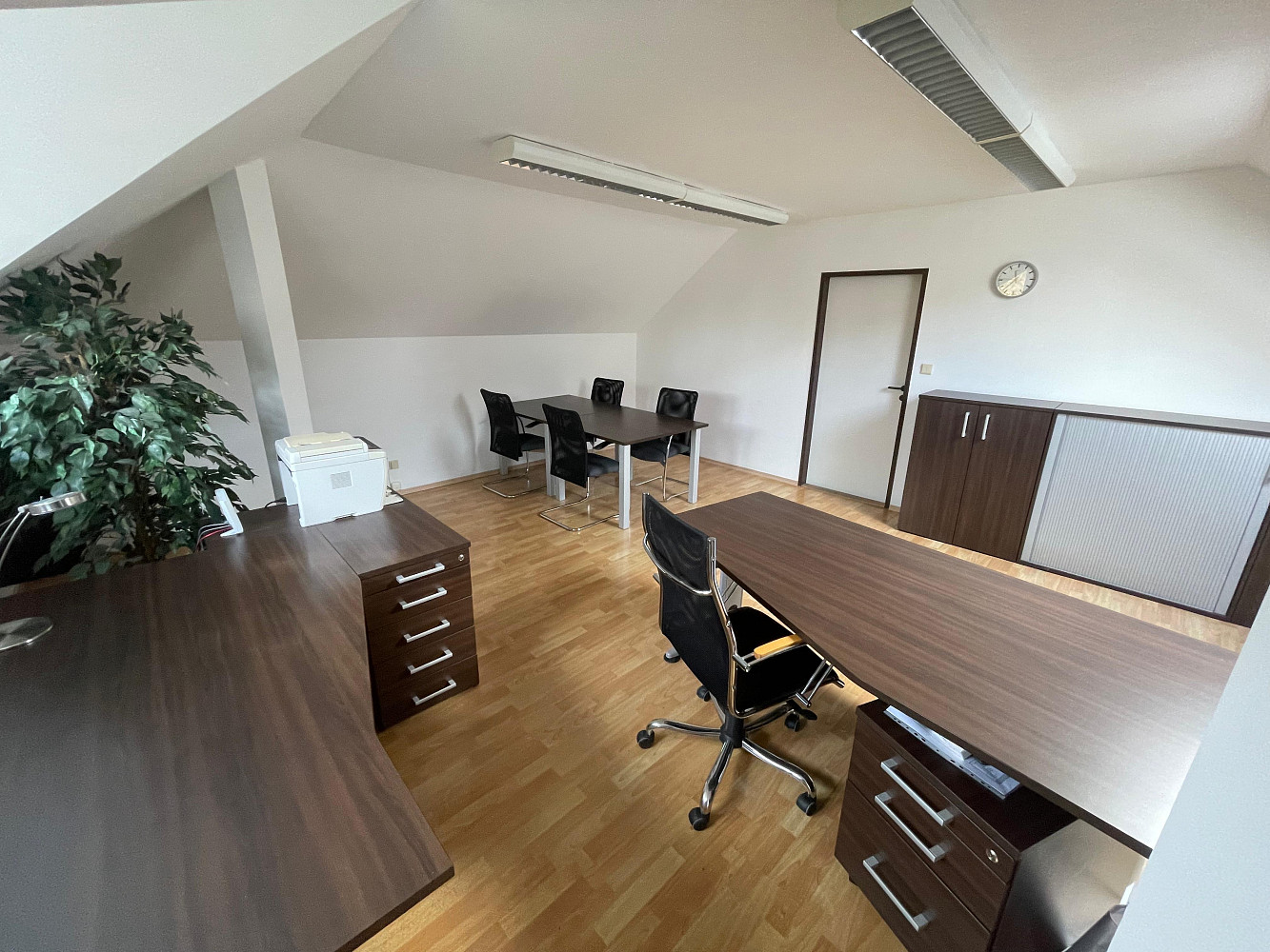 Prodej obchodních prostor 296 m² — photo 2