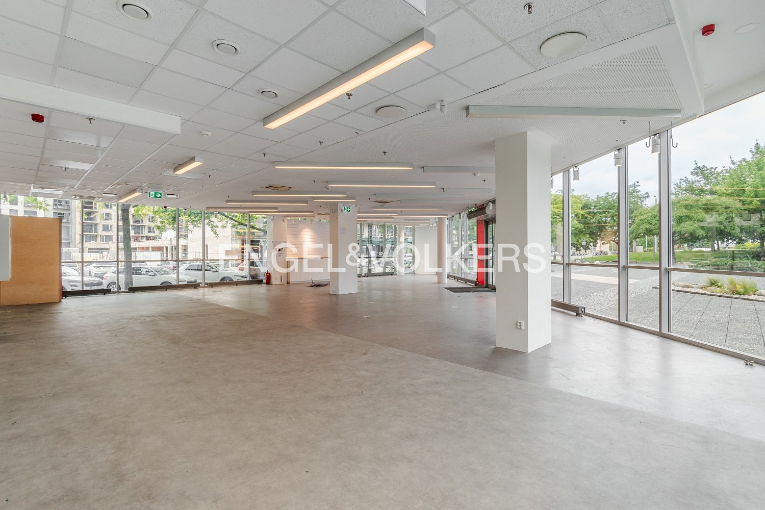 Pronájem obchodních prostor 291 m²