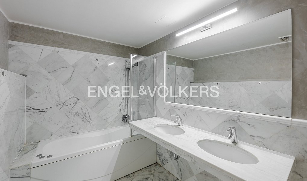 Pronájem bytu 6+kk 210 m², Praha – náhled fotky 12