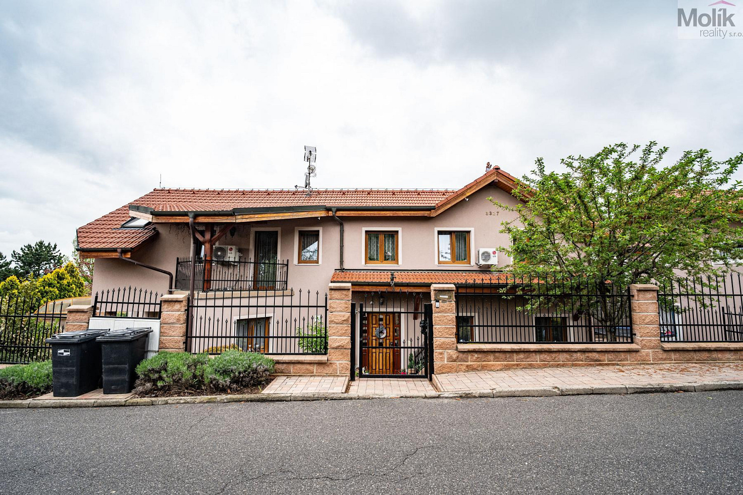 Prodej domu 547 m² s pozemkem 1 355 m²