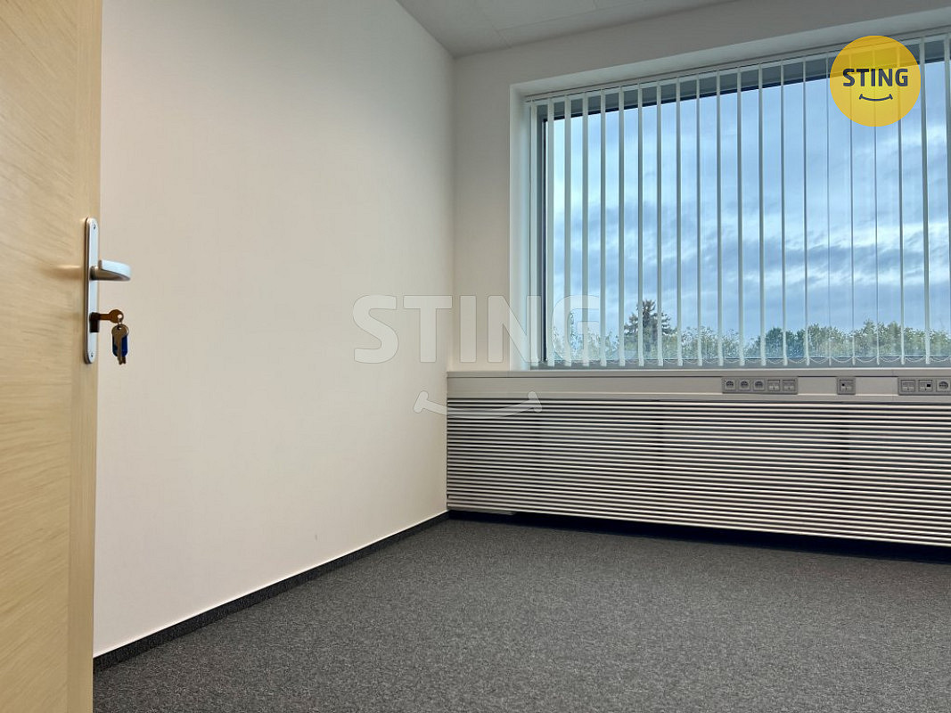 Pronájem kanceláře 18 m² – fotografie 2