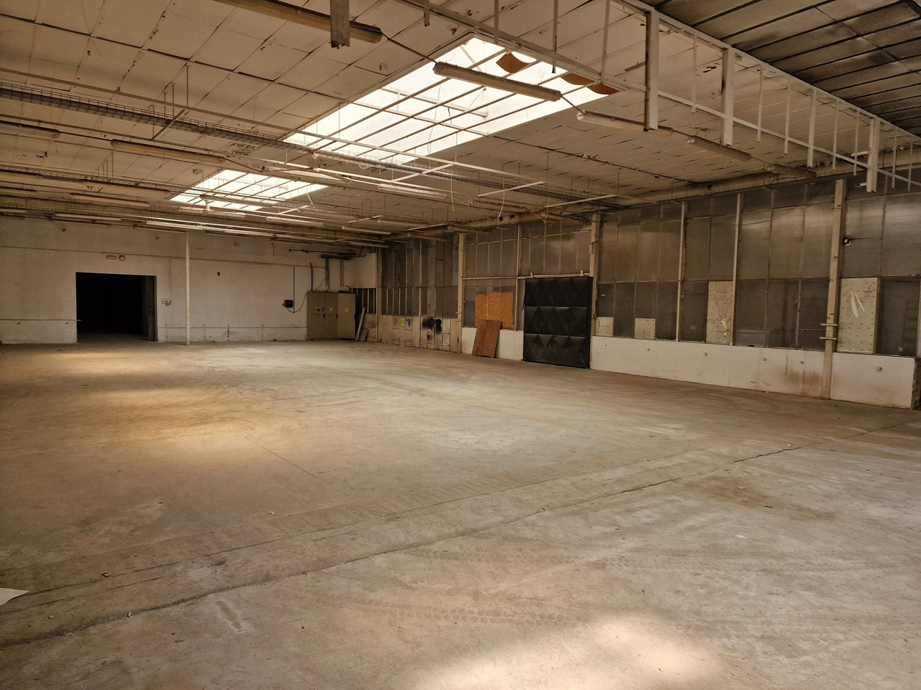 Pronájem výrobních prostor 923 m² – fotografie 2
